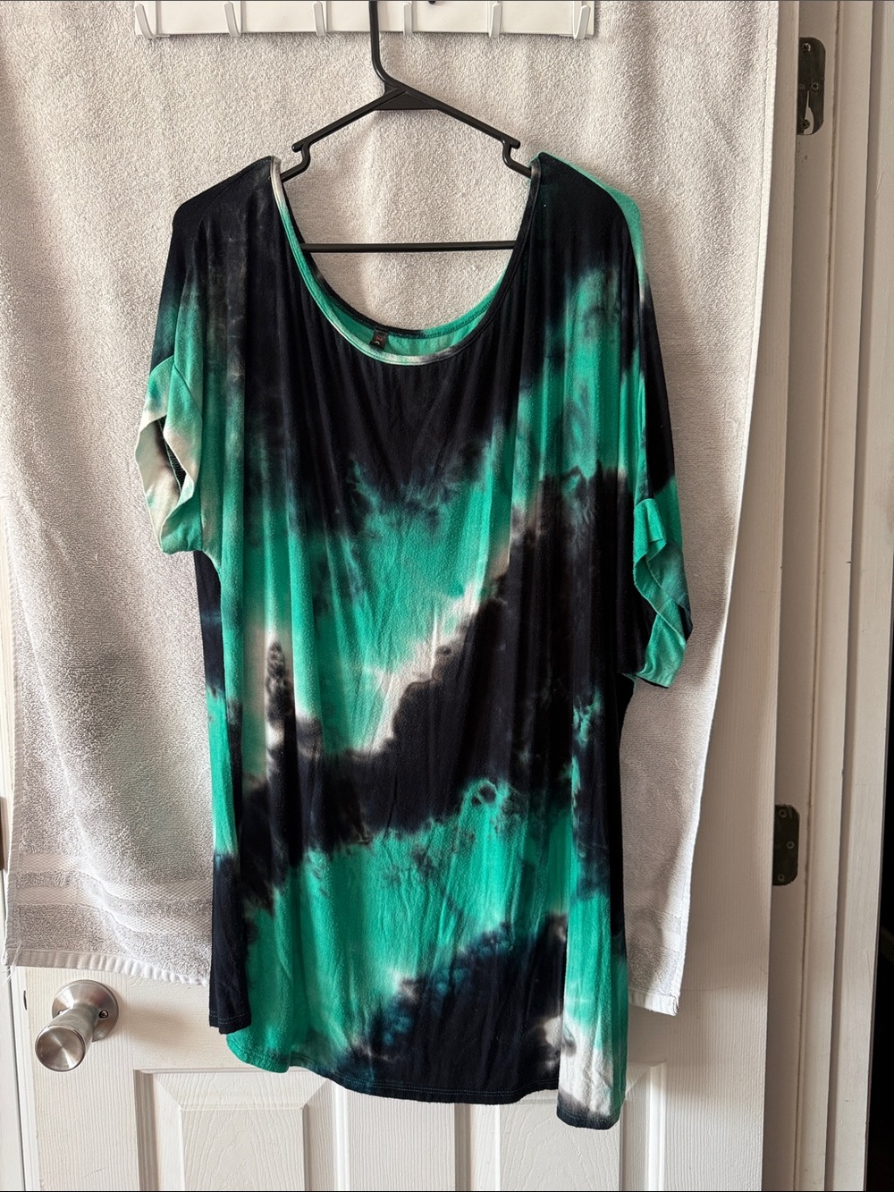 Relaxed Scoop-Neck Tie-Dye Tunic in Green and Black